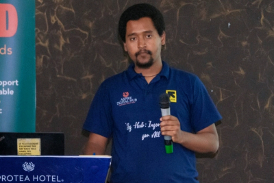 L’Ethiopien Binyam Meles forme les réfugiés en Ouganda à l’anglais et à l’informatique