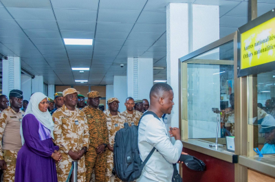securite-aux-frontieres-le-burkina-faso-numerise-la-fiche-de-voyage