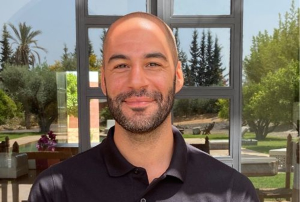 Le Marocain Hicham Benyebdri convertit les visiteurs d&rsquo;h&ocirc;tels en clients