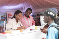 L'Ouganda et Huawei ont organisé un salon pour promouvoir l'emploi des jeunes dans les TIC