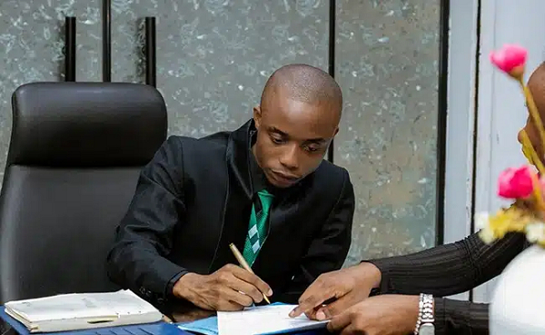 helpme-ai-solutions-lance-une-plateforme-d-assistant-numerique-dediee-au-nigeria