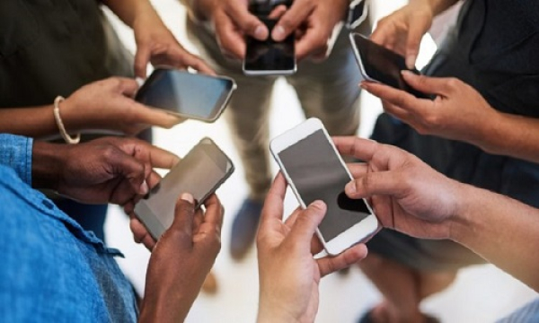Les opérateurs télécoms africains s’entendent pour des smartphones de qualité à 30-40$