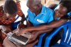 Ouganda : le gouvernement veut fournir de la connectivité Internet aux communautés de réfugiés