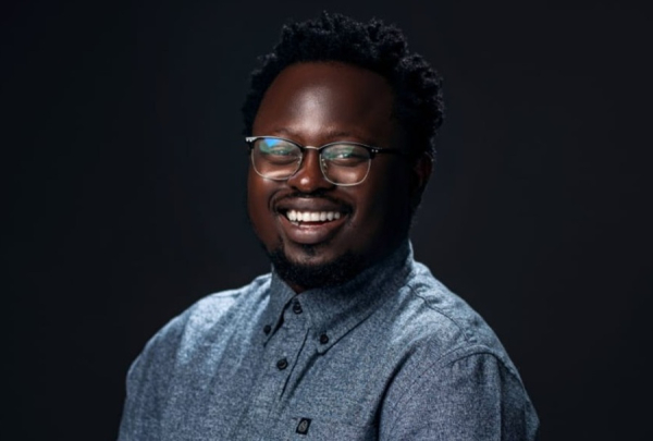 Payer et rester connect&eacute; partout : la promesse d&rsquo;Oluwatomi Ayorinde