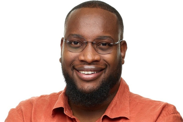 taita-ngetich-optimise-la-production-agricole-grace-aux-serres-connectees