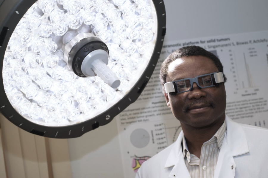 samuel-achilefu-l-inventeur-nigerian-a-l-origine-des-premieres-lunettes-capables-de-reperer-les-cellules-cancereuses