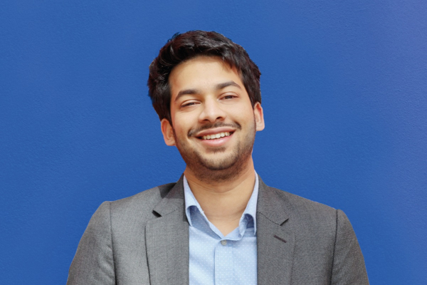 riaz-moola-automatise-la-creation-d-applications-via-l-ia