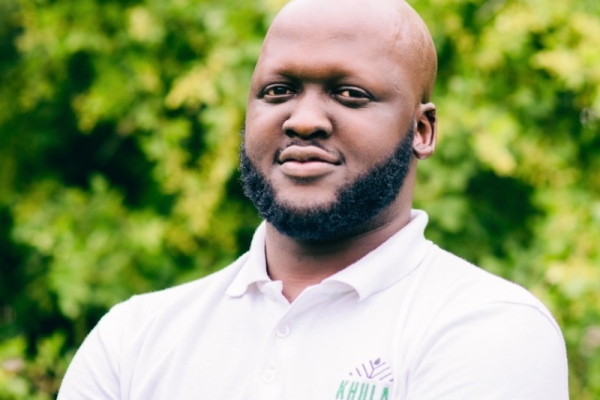 Le Sud-Africain Karidas Tshintsholo connecte les agriculteurs aux acheteurs et aux fournisseurs d’intrants
