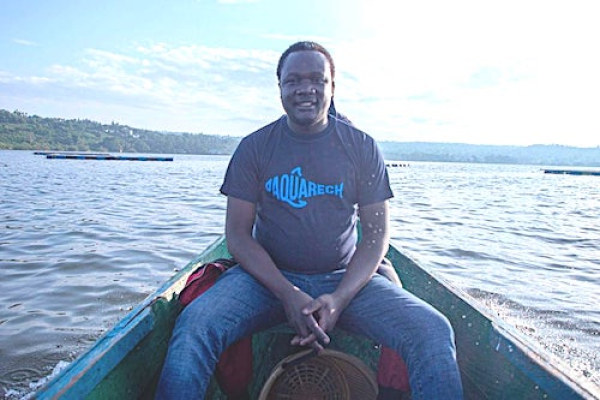 kenya-dave-okech-optimise-les-rendements-des-petits-pisciculteurs-des-milieux-ruraux-avec-aquarech