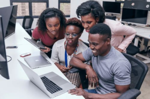 FAST Accelerator connecte les start-up africaines à son écosystème dynamique de plus de 500 entreprises partenaires
