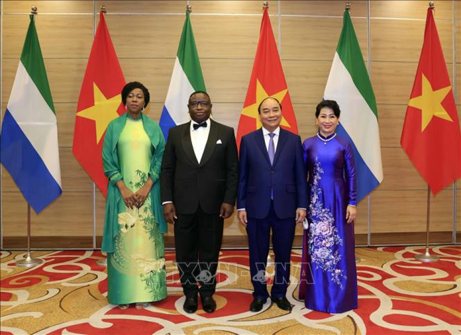 en-visite-officielle-au-vietnam-le-president-sierra-leonais-a-discute-de-collaboration-numerique-avec-son-homologue
