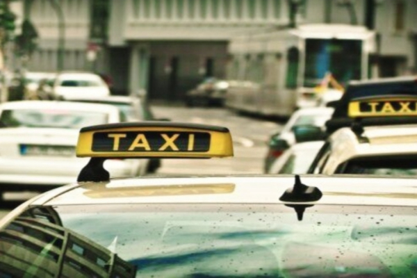 Sénégal : La Poste annonce le lancement prochain d’une plateforme de réservation de taxis
