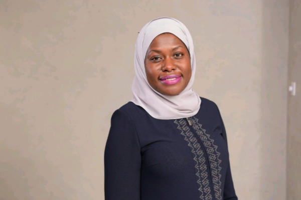 Ouganda : Aminah Zawedde a reçu du président la médaille d’honneur national pour son engagement dans l’adoption des TIC