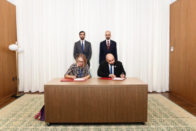 les-emirats-arabes-unis-signent-un-protocole-d-accord-pour-etendre-l-initiative-digital-school-en-afrique-subsaharienne