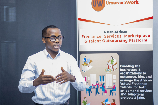 Le Rwandais Vivens Uwizeyimana se dresse contre le chômage avec UmuravaWork