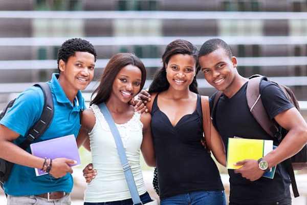 la-fondation-orange-burkina-faso-offre-aux-etudiants-des-bourses-d-excellence-dans-le-numerique