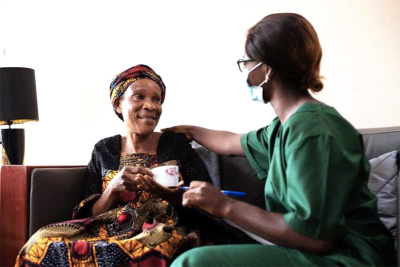 Cameroun : Mbombo Home Care propose des services de soins à domicile pour les personnes âgées