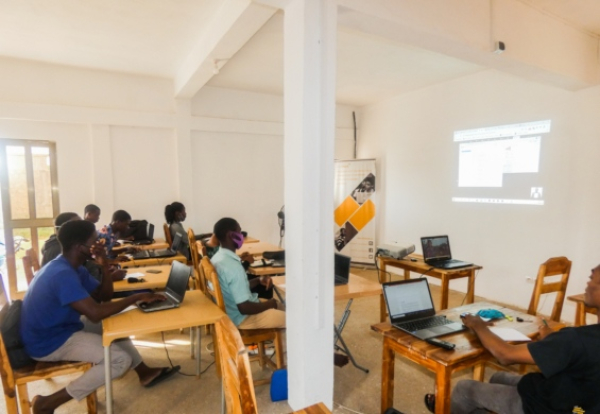Knect, une initiative philanthropique qui initie les ados aux compétence numériques, annoncée au Ghana après le Togo
