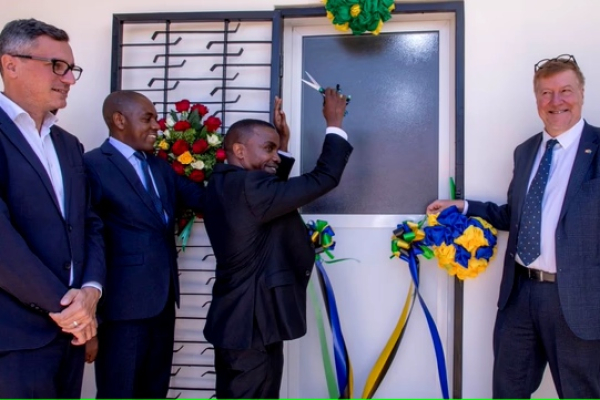 La Tanzanie inaugure un centre de compétence en éducation numérique construit à plus de 100 000 dollars
