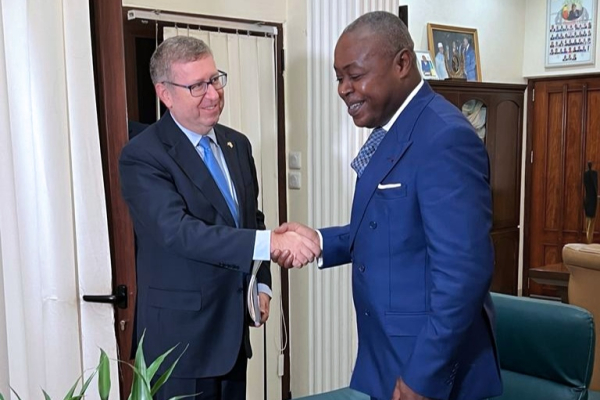 Congo : le ministre des Télécoms et l&#039;ambassadeur des USA ont discuté des opportunités d&#039;affaires dans le secteur des TIC
