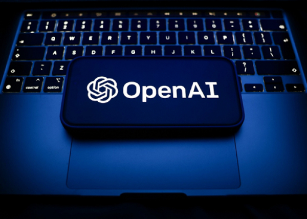 openai-prepare-une-enceinte-intelligente-et-des-lunettes-connectees-pour-2027