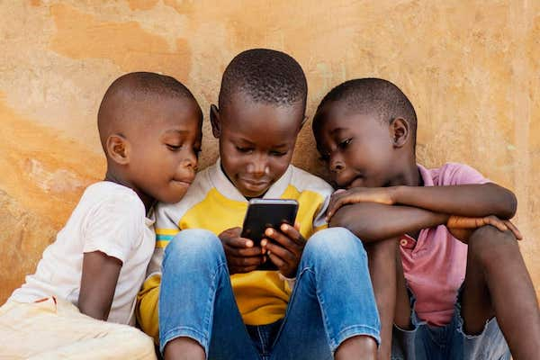 Internet en Afrique : dix ans d’évolution, d’impact sur la vie de millions de personnes, mais aussi des défis