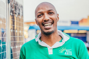 Le Rwandais Henri Nyakarundi favorise l’accès à Internet en Afrique grâce à ses kiosques intelligents