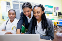 Le m&eacute;dium est le &laquo; massage &raquo; : pour une litt&eacute;ratie num&eacute;rique critique des jeunes en Afrique (Tribune)