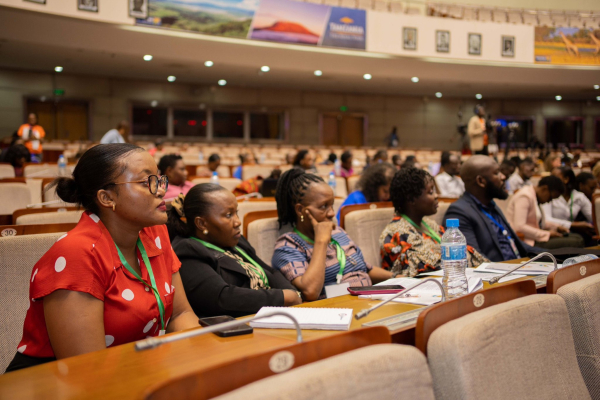Tanzanie : le gouvernement et la Banque mondiale s&#039;engagent à aider les femmes à accéder aux technologies numériques
