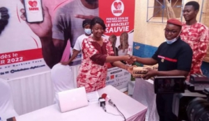 Burkina Faso: Scarlett Zongo revolutionizes the healthcare system with her digital identification bracelet