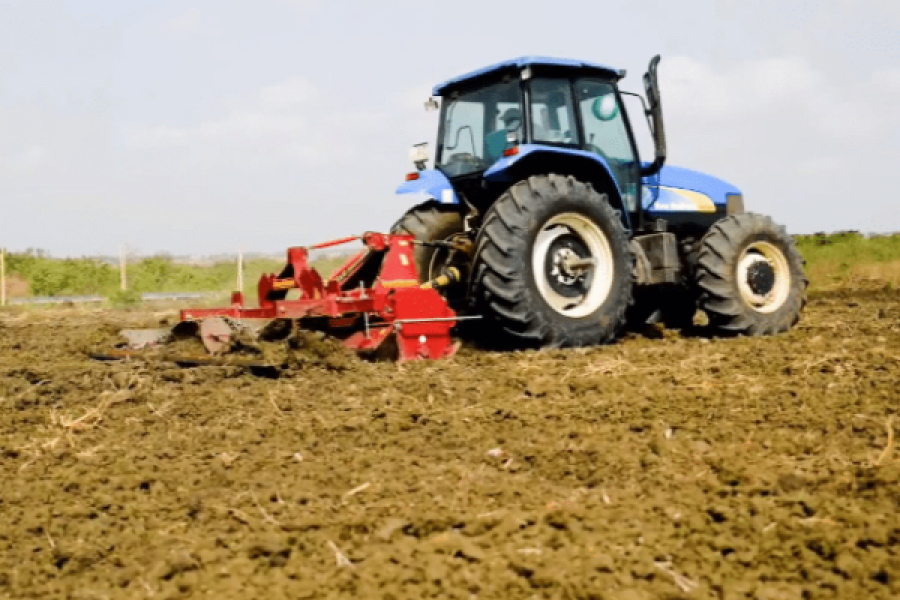 ghana-trotro-tractor-connects-farmers-to-farm-machinery-owners