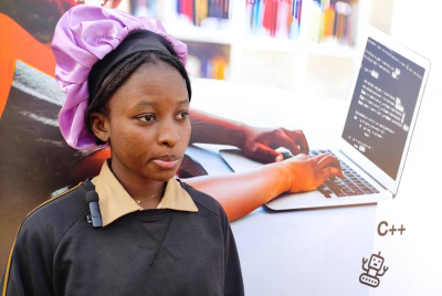 Le Burkina Faso lance de la 2ᵉ édition du programme « Superbes Codeuses »